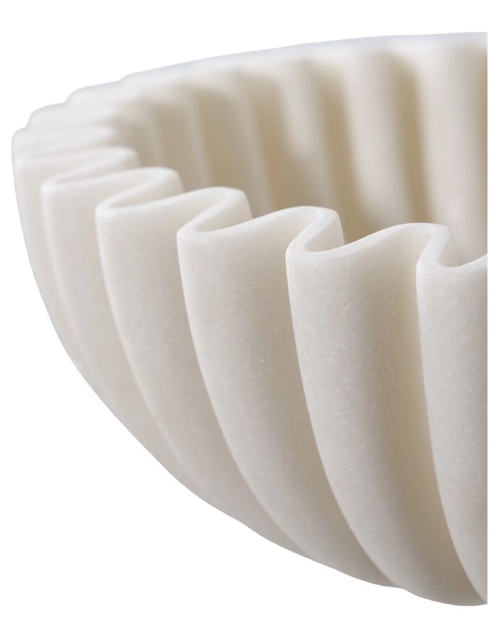  Beige Schale von House Nordic aus Polyresin mit 20 cm Durchmesser und modernem, schlichtem Design, Nahaufnahme. 