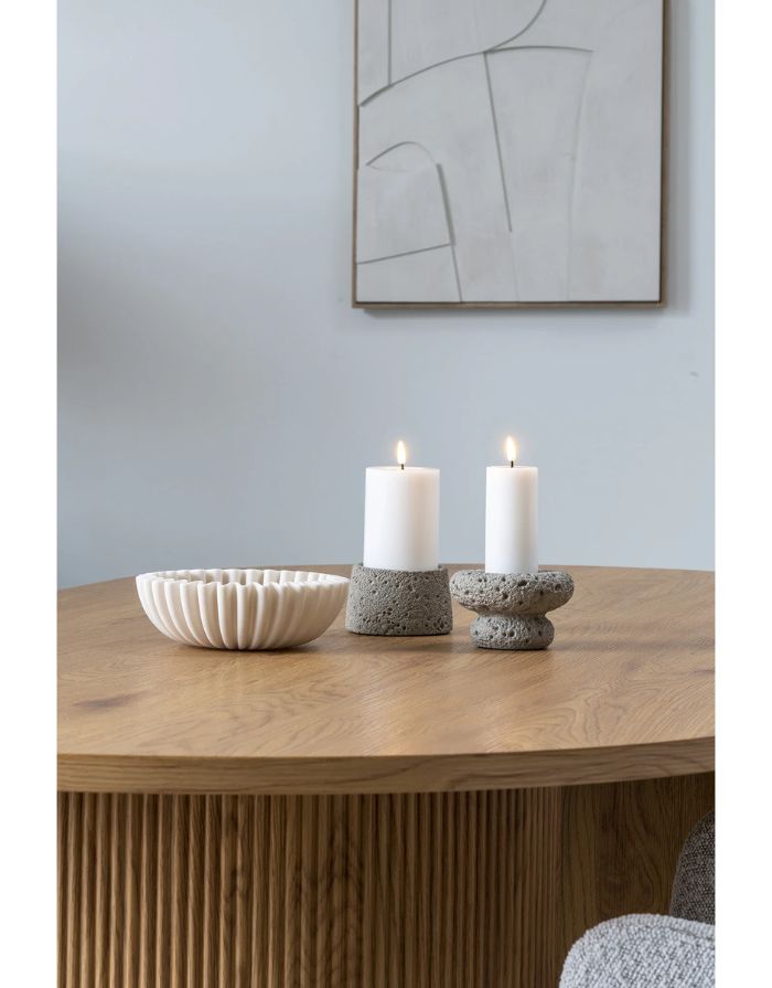  Beige Schale von House Nordic aus Polyresin mit 20 cm Durchmesser und modernem, schlichtem Design, auf einem Tisch.