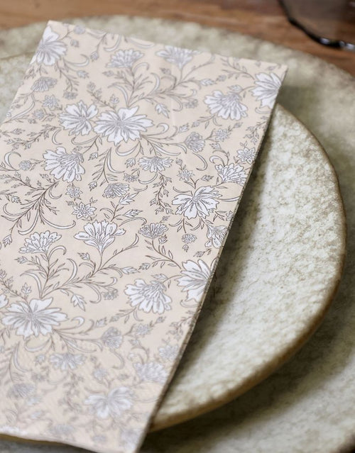  Sommerliche Papierservietten von Chic Antique mit dekorativem Design und 3-lagiger Qualität.