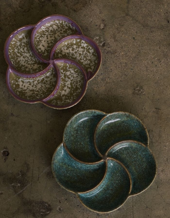 HKliving 70s Ceramics Snack Tray Deepsea aus glasiertem Steingut mit unterteilten Fächern für Snacks, Oliven, Nüsse und Dips.