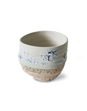 Laden Sie das Bild in den Galerie-Viewer, Tasse Artist Fused von hkliving – handbemalte Steinzeug-Tasse im Unikat-Look
