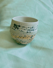 Laden Sie das Bild in den Galerie-Viewer, Tasse Artist Fused von hkliving – handbemalte Steinzeug-Tasse im Unikat-Look
