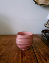Laden Sie das Bild in den Galerie-Viewer, Tasse Artist Smooth von hkliving – handbemalte Steinzeug-Tasse im Unikat-Look

