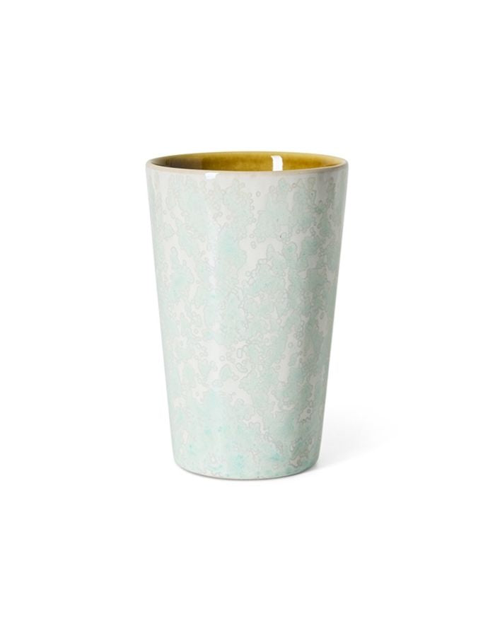 Mehrfarbiger HKliving 70s Ceramics Tee Becher aus glasiertem Steingut in hoher Form ohne Henkel.