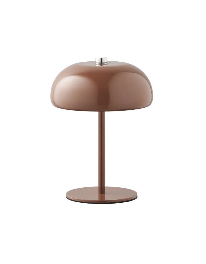 Portable Tischlampe Margate von House Nordic in Braun aus Metall mit Touch-Schalter, drei Helligkeitsstufen und wiederaufladbarem Akku.