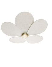 Laden Sie das Bild in den Galerie-Viewer, Strömshaga Deckenlampe Daisy in Beige mit blütenförmigem Lampenschirm und verstellbaren Stoffblättern.
