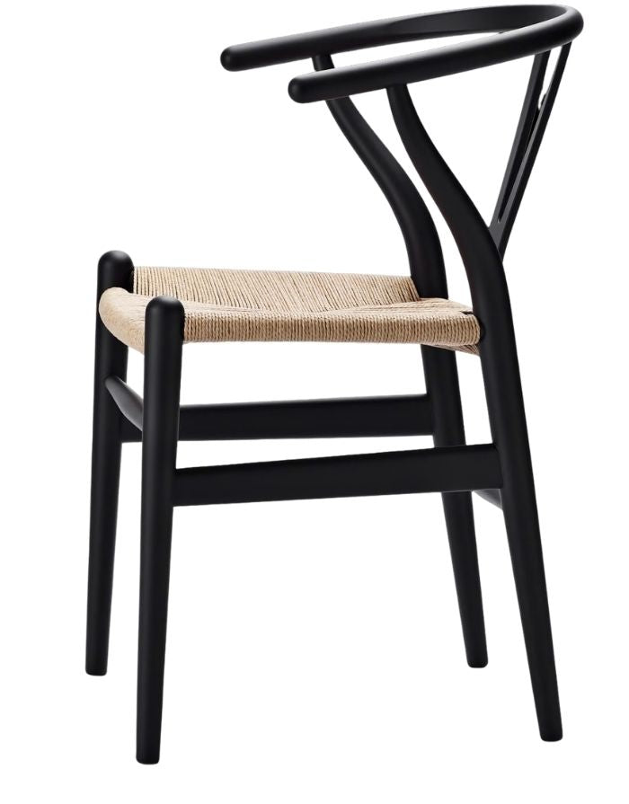 Carl Hansen Wishbone Chair CH24 in Buche Soft Black gemalt mit Sitzfläche aus Naturkordel als Freisteller von der Seite