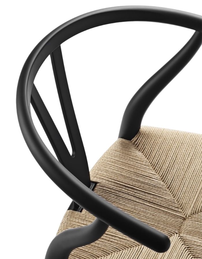 Carl Hansen Wishbone Chair CH24 in Buche Soft Black gemalt mit Sitzfläche aus Naturkordel als Freisteller von oben