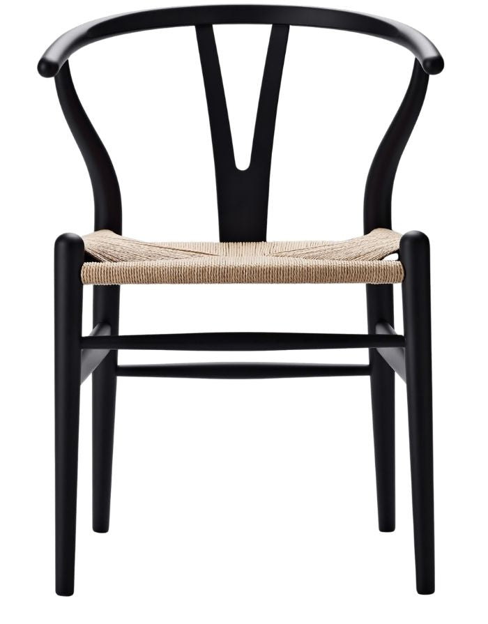 Carl Hansen Wishbone Chair CH24 in Buche Soft Black gemalt mit Sitzfläche aus Naturkordel als Freisteller von vorne 