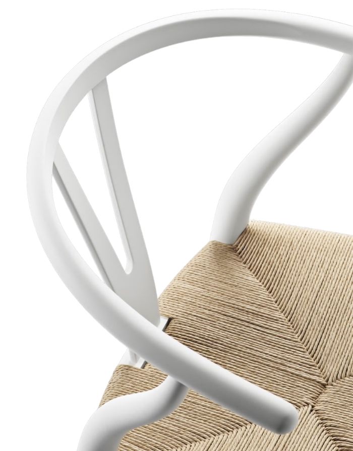 Carl Hansen Wishbone Chair CH24 in Buche Soft White gemalt mit Sitzfläche aus Naturkordel als Freisteller von oben