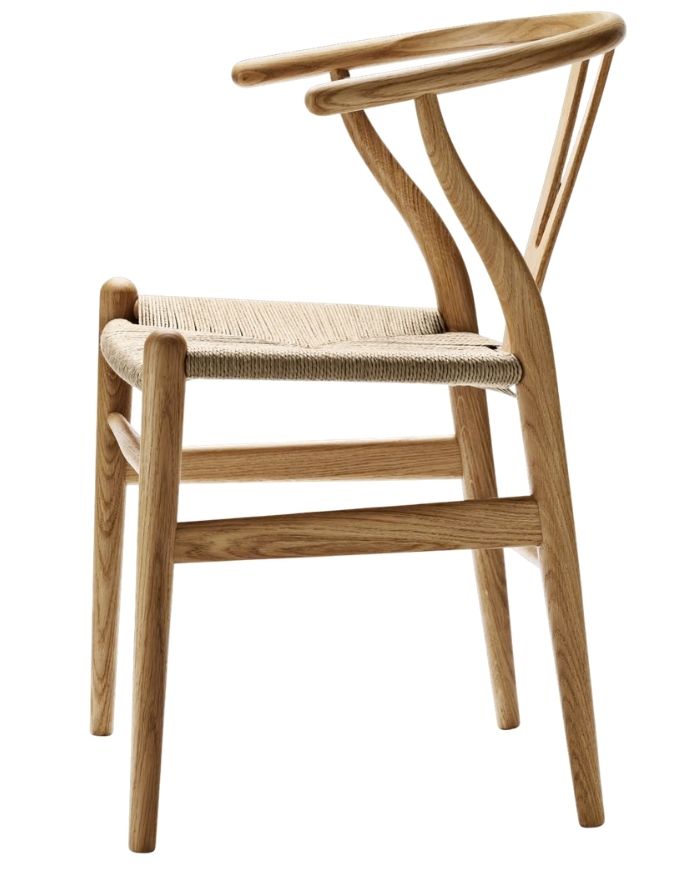Carl Hansen Wishbone Chair CH24 in Eiche geölt, mit Sitzfläche aus Naturkordel als Freisteller von der Seite