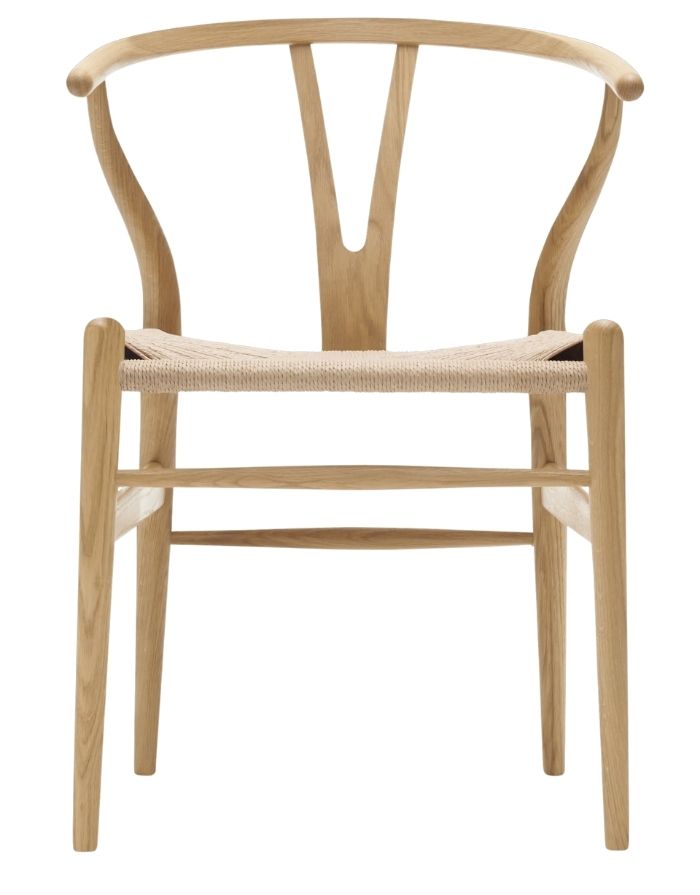 Carl Hansen Wishbone Chair CH24 in Eiche lackiert mit Sitzfläche aus Naturkordel als Freisteller von vorne 