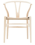 Carl Hansen Wishbone Chair CH24 in Esche geseift mit Sitzfläche aus Naturkordel als Freisteller von vorne 