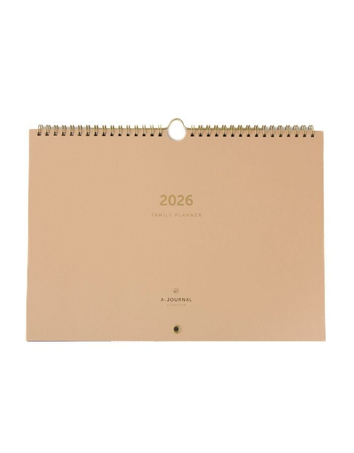 Familien Planer 2026 Beige von A-Journal – Spiralgebundene Jahresagenda für bis zu fünf Personen mit Wochenübersichten, Checklisten, Stickerblatt und cremefarbenem FSC-Papier.