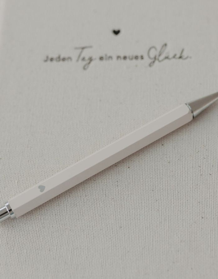  Druckbleistift von Eulenschnitt in Creme mit silberfarbenen Details, integriertem Radiergummi und nachfüllbarer Mine Nah