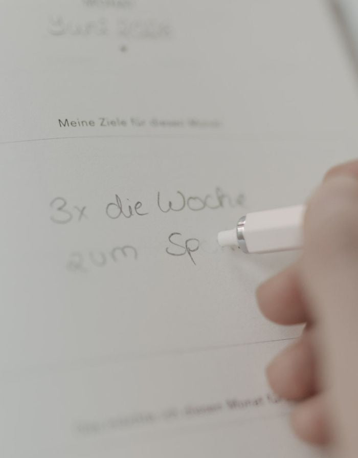  Druckbleistift von Eulenschnitt in Creme mit silberfarbenen Details, integriertem Radiergummi und nachfüllbarer Mine Radiergummi 