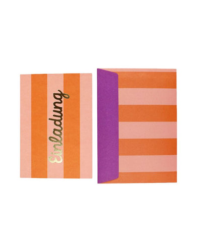 Ava & Yves Einladungskarten – 6 orange-rosa gestreifte Karten mit goldgeprägtem „Einladung“-Schriftzug und passenden Umschlägen.