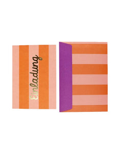 Ava & Yves Einladungskarten – 6 orange-rosa gestreifte Karten mit goldgeprägtem „Einladung“-Schriftzug und passenden Umschlägen.