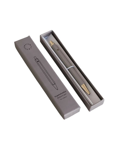 Kugelschreiber in Grau mit Herz in Papierverpackung von Eulenschnitt