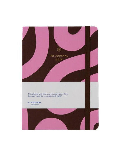 Kalender My Journal 2026 Flow Bordeaux von A-Journal – blauer Hardcover-Planer mit Soft-Touch-Oberfläche, elastischer Schließe und cremefarbenem Papier