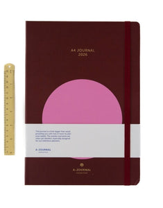 Kalender My Journal 2026 A4 Circle von A-Journal – großformatiger Hardcover-Planer mit minimalistischem Design, Wochen- und Monatsübersichten, Zeitspalten und Lesebändchen.