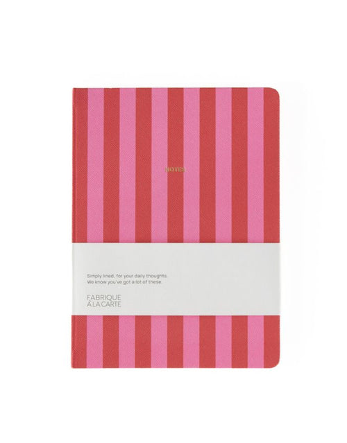 A-Journal Notizbuch Fabrique Stripes Pink mit Hardcover und pinkem Streifen-Design.