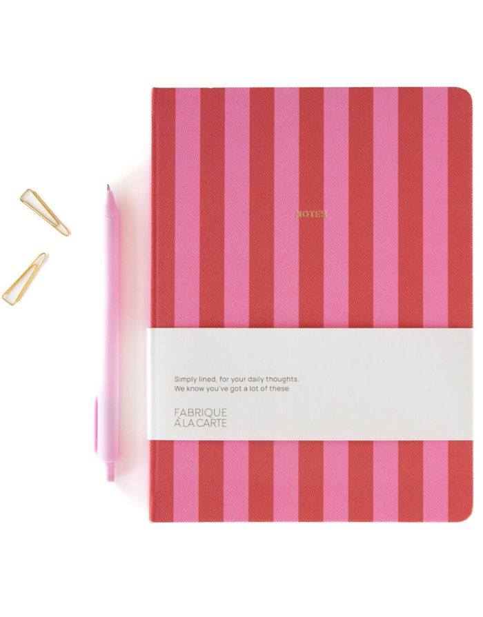 A-Journal Notizbuch Fabrique Stripes Pink mit Hardcover und pinkem Streifen-Design.