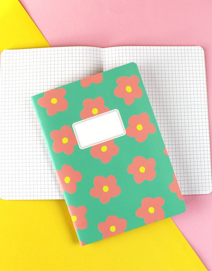 Notizheft Flowers Mint, Rosa und Gelb von Ava & Yves im A5-Format mit floralem Design, stabilem Kartonumschlag und 60 Seiten.