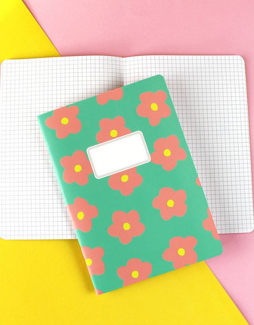 Notizheft Flowers Mint, Rosa und Gelb von Ava & Yves im A5-Format mit floralem Design, stabilem Kartonumschlag und 60 Seiten.
