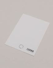 Laden Sie das Bild in den Galerie-Viewer, Weihnachtliche Aquarellkarte Tree Girl von Eulenschnitt, zeigt ein Mädchen mit geschmücktem Weihnachtsbaum, A6, 400 g matt lackiertes Papier.
