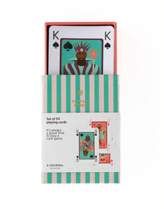 Spielkarten in Grün mit einzigartigen Illustrationen, von A-Journal.