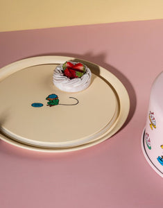 Kuchenplatte mit Deckel Pippi Langstrumpf von Muurla, runde Platte aus Stahl mit Haube und Pippi-Motiv, ideal für Torten und Geburtstage