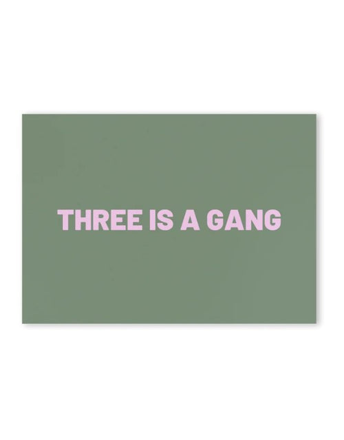 Postkarte von Herr und Frau Hempel aus hochwertiger Holzschliffpappe im DIN-A6-Format mit der Aufschrift Three is a Gang