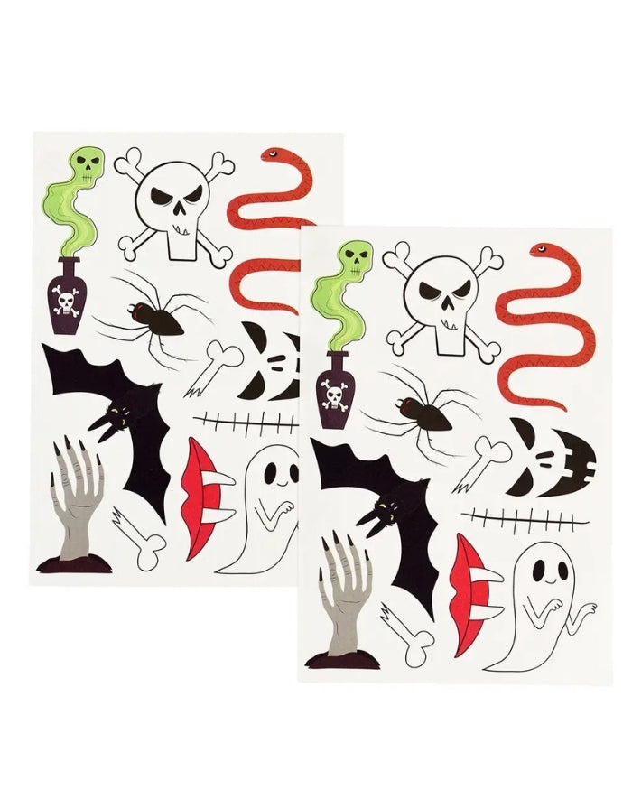 Zwei Bögen temporäre Halloween-Tattoos von Rex London für Kinder mit Fledermäusen, Geistern, Knochen, Schlangen und weiteren gruseligen Motiven.
