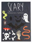 Zwei Bögen temporäre Halloween-Tattoos von Rex London für Kinder mit Fledermäusen, Geistern, Knochen, Schlangen und weiteren gruseligen Motiven in Verpackung