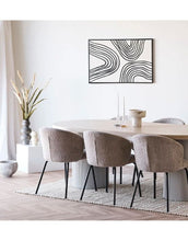 Laden Sie das Bild in den Galerie-Viewer, House Nordic Case Vase Beige, organische Keramikvase ø 10,5 cm, Höhe 19,5 cm.
