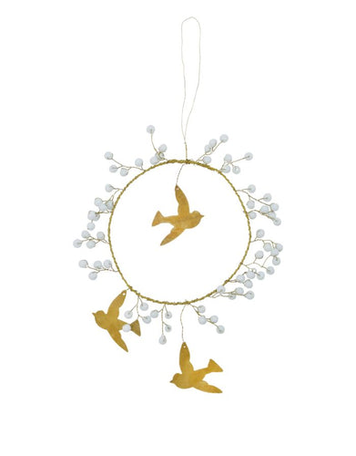 House Doctor Weihnachtsschmuck Bird in Weiß, handgefertigter Messingkranz mit drei Vögeln und weißen Glasperlen, Ø 10 cm.