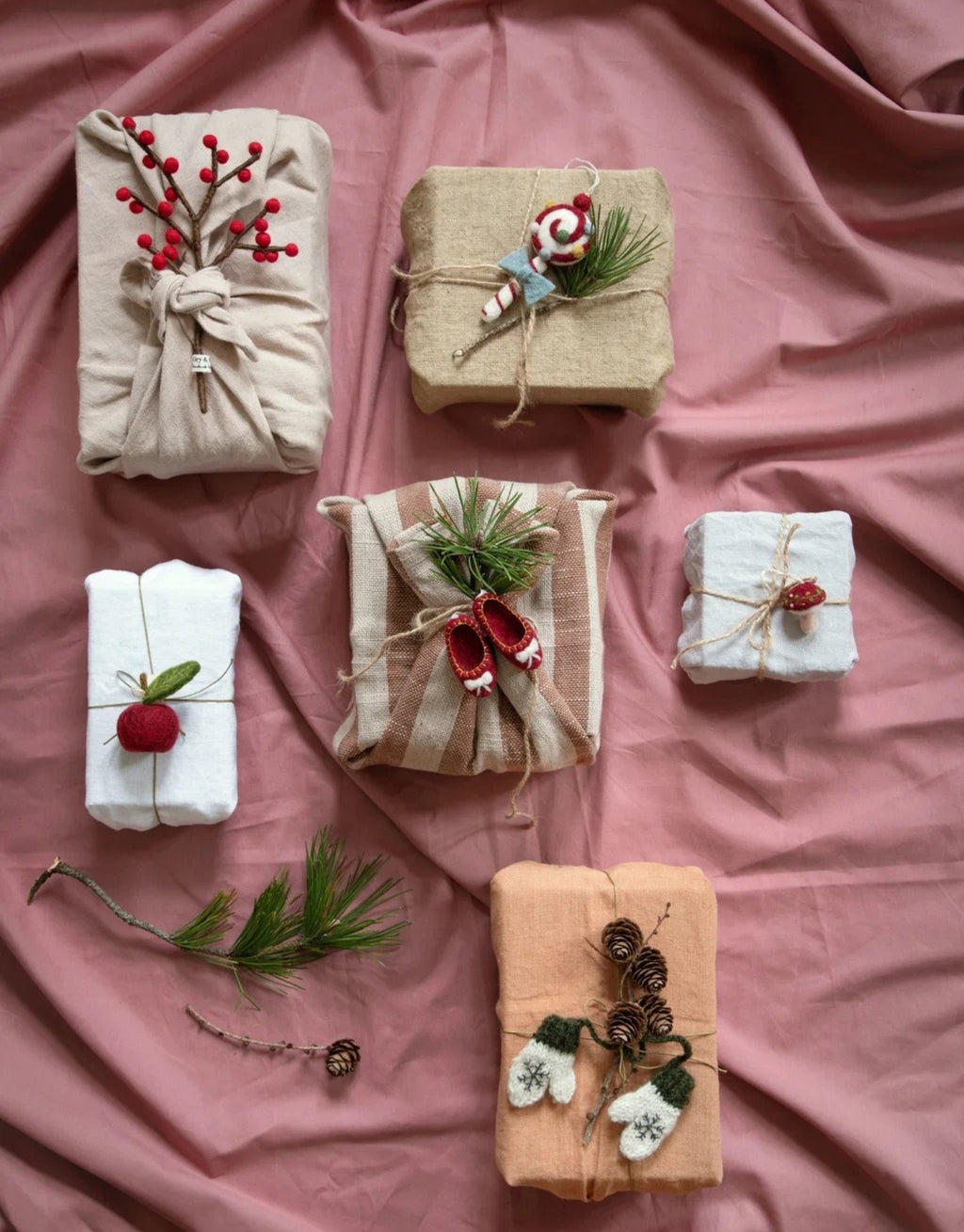Anhänger Pilz Verziert von Gry &amp; Sif, handgefertigter Filzanhänger aus neuseeländischer Wolle mit feinen Stickereien und märchenhaftem Design, 4 cm hoch an einem Geschenk