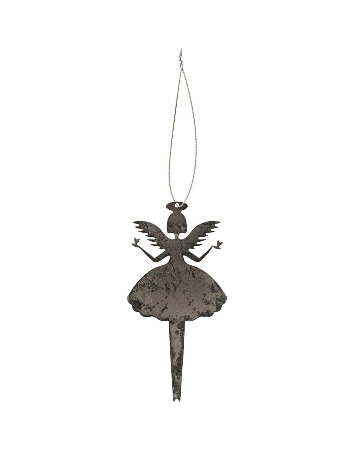 Silberfarbener Engel Eira zum Aufhängen von Stillenat by Ib Laursen aus filigranem Metall mit Flügeln, Heiligenschein und einem Herz in jeder Hand, 14 cm hoch.