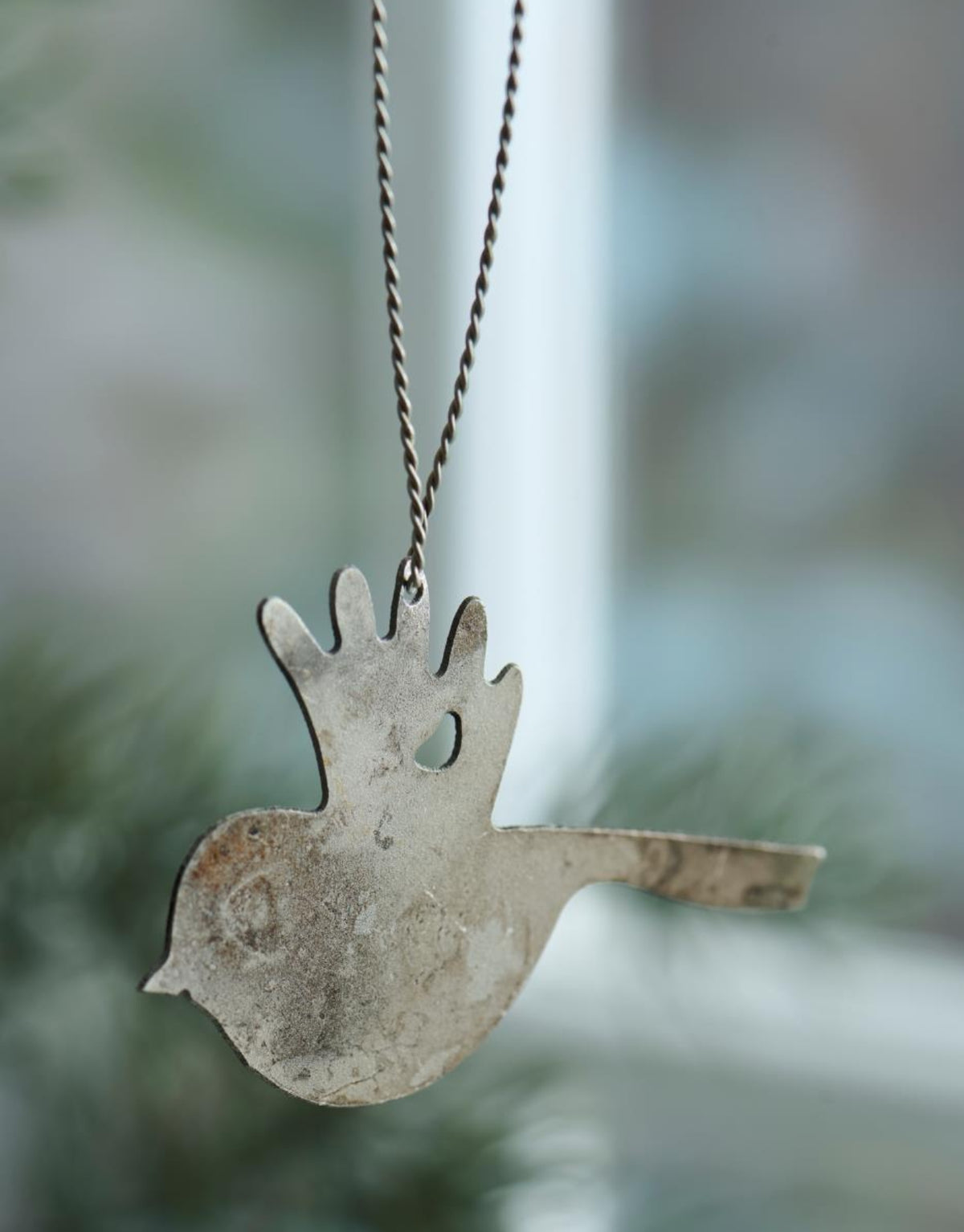 Filigraner Vogelanhänger Eira von Stillenat by Ib Laursen aus Metall in Antik Silber mit kleinen Flügeln und langem Schwanz, 7 cm lang.