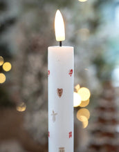 Laden Sie das Bild in den Galerie-Viewer, LED Kerzen von Det Gamle Apotek – festliche Beleuchtung aus wax in weiss.
