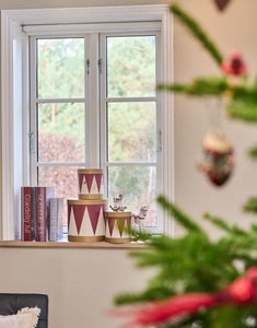Weihnachts Geschenkboxen 3er Set von Speedtsberg in Rot, Offwhite und Gold, aus Karton, bedruckt mit Harlekin- und Streifenmustern, ideal zur Aufbewahrung oder Dekoration.
