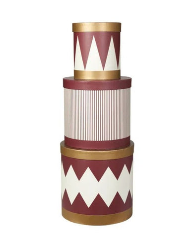 Weihnachts Geschenkboxen 3er Set von Speedtsberg in Rot, Offwhite und Gold, aus Karton, bedruckt mit Harlekin- und Streifenmustern, ideal zur Aufbewahrung oder Dekoration.
