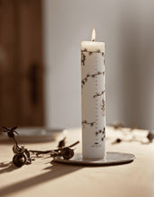 Laden Sie das Bild in den Galerie-Viewer, Kähler Hammershøi Christmas Kalenderkerze 2025 Ø5 cm I Weiß
