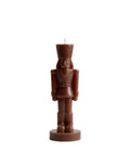 Dekokerze Nutcracker von HOMLA in Schokoladenbraun, 18,5 cm hohe Weihnachtskerze aus Paraffin in klassischer Nussknackerform mit nostalgischem und festlichem Design.