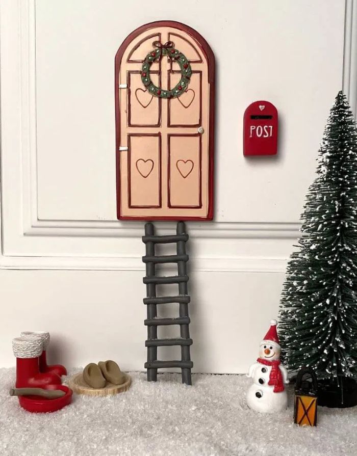 Mailbox von Det Gamle Apotek – Zubehör für Wichteltüren aus polyresin in rot.