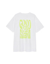 Laden Sie das Bild in den Galerie-Viewer, Boyfriend T-Shirt Good Karma Club I White/Lime
