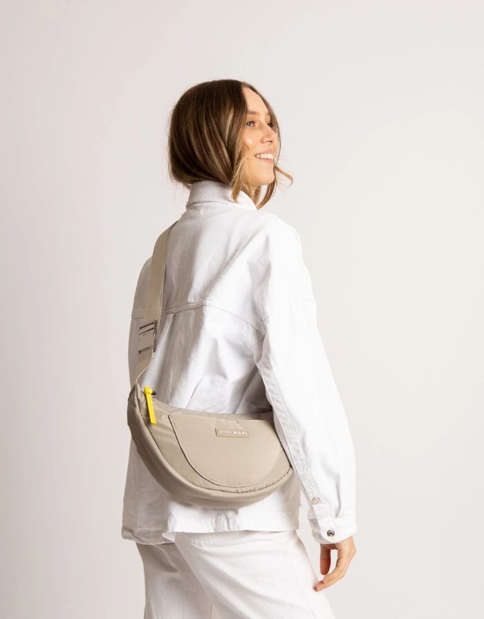 Padded Hip Bag Medium I Solid Stone