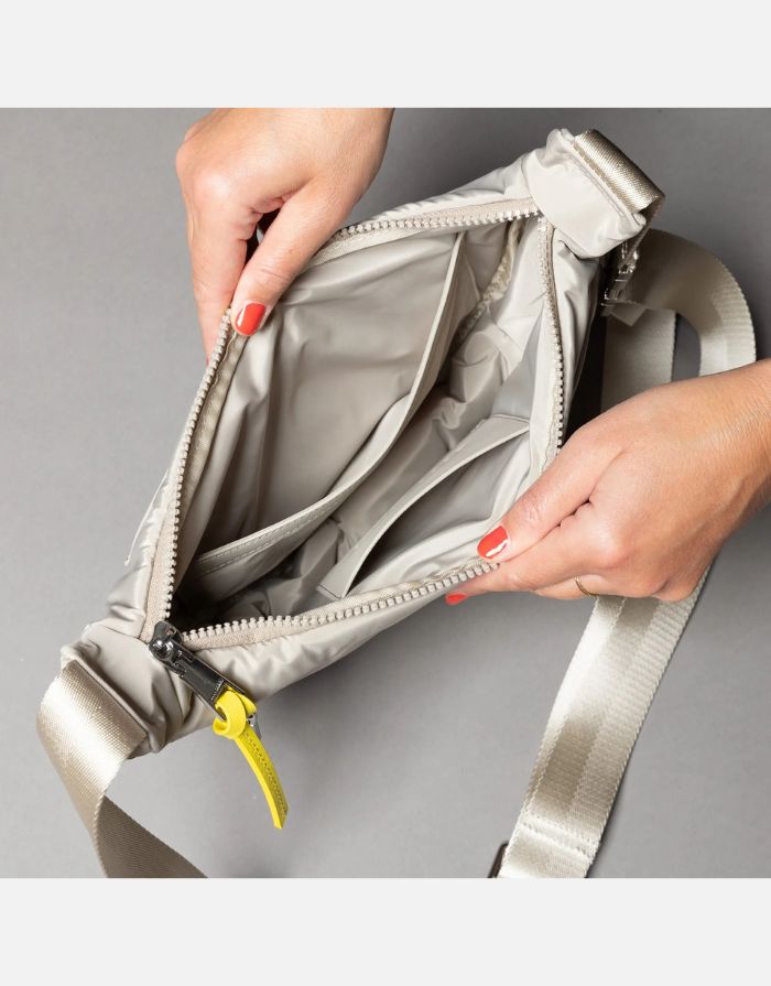 Padded Hip Bag Medium I Solid Stone