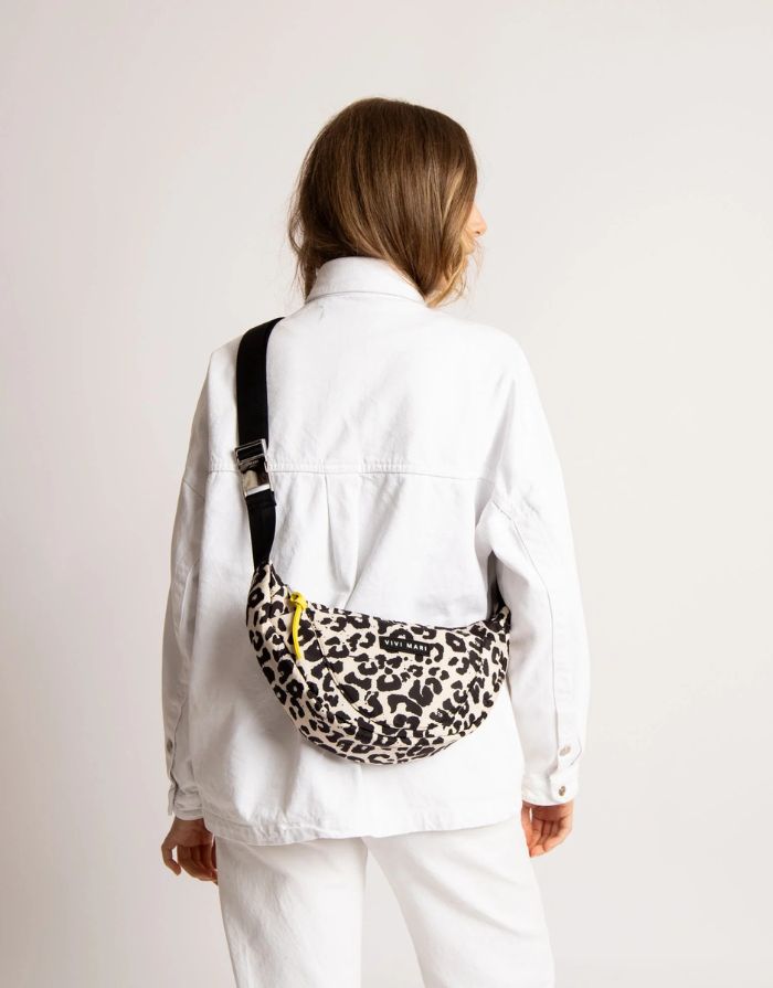 Padded Hip Bag Medium I Leo Splashes Black/Sand